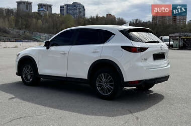 Позашляховик / Кросовер Mazda CX-5 2017 в 