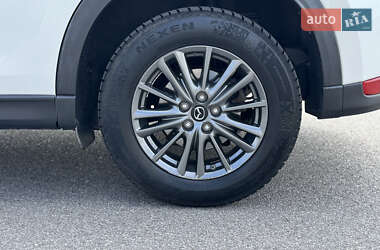 Позашляховик / Кросовер Mazda CX-5 2017 в 