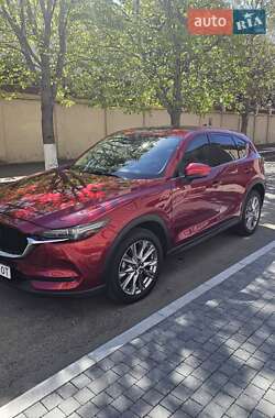 Позашляховик / Кросовер Mazda CX-5 2018 в 
