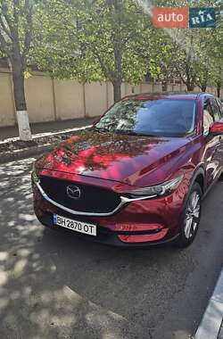 Позашляховик / Кросовер Mazda CX-5 2018 в 