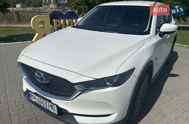 Позашляховик / Кросовер Mazda CX-5 2017 в 