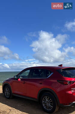 Позашляховик / Кросовер Mazda CX-5 2017 в 