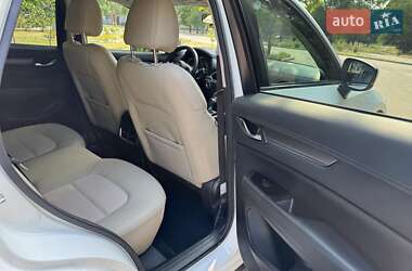 Позашляховик / Кросовер Mazda CX-5 2017 в 