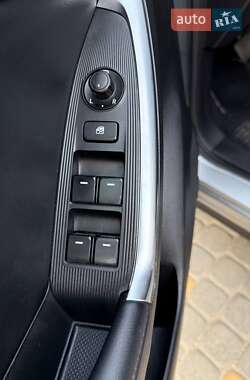 Позашляховик / Кросовер Mazda CX-5 2013 в 