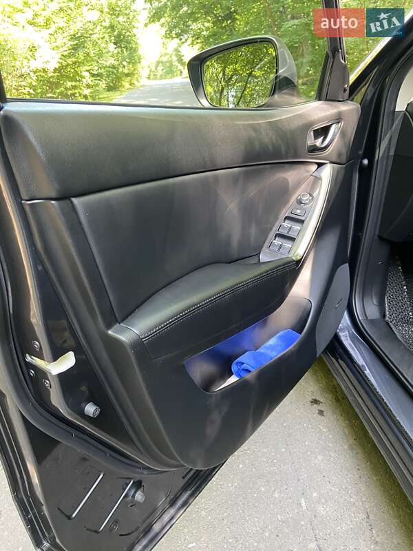 Внедорожник / Кроссовер Mazda CX-5 2016 в Новояворовске