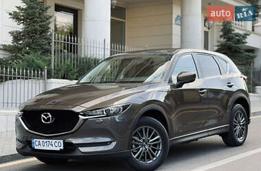 Позашляховик / Кросовер Mazda CX-5 2017 в 
