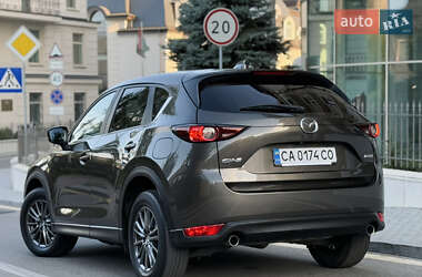 Позашляховик / Кросовер Mazda CX-5 2017 в 
