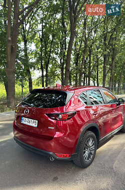 Позашляховик / Кросовер Mazda CX-5 2017 в 
