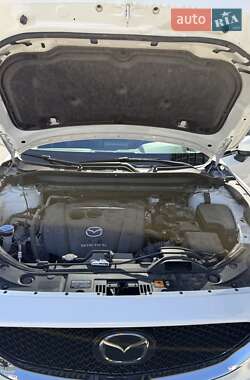 Позашляховик / Кросовер Mazda CX-5 2020 в 