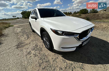 Позашляховик / Кросовер Mazda CX-5 2017 в 