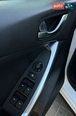 Позашляховик / Кросовер Mazda CX-5 2012 в 