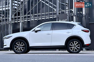 Позашляховик / Кросовер Mazda CX-5 2017 в 