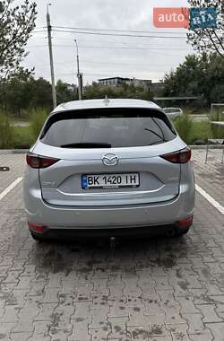 Позашляховик / Кросовер Mazda CX-5 2018 в 