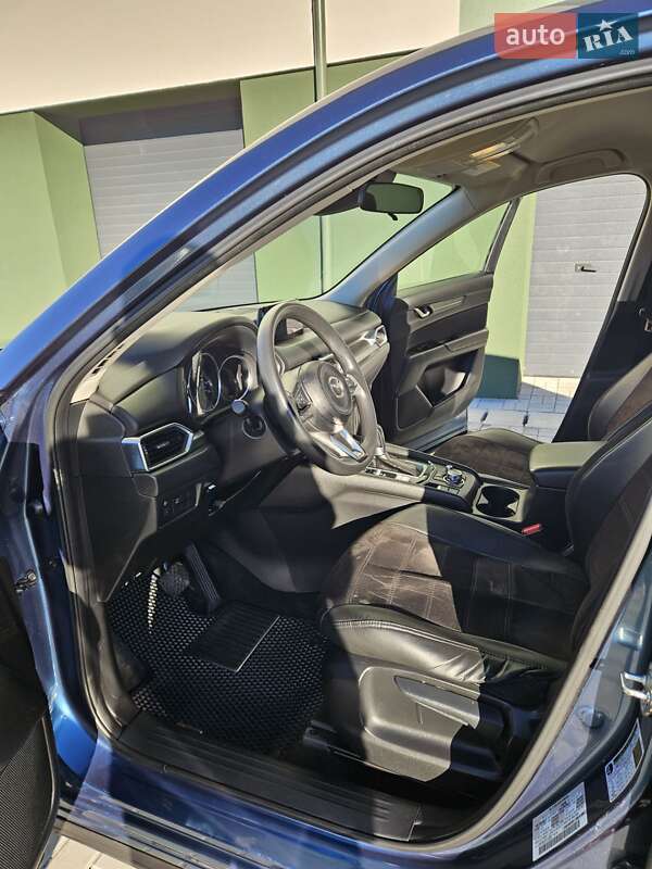 Внедорожник / Кроссовер Mazda CX-5 2017 в Черновцах