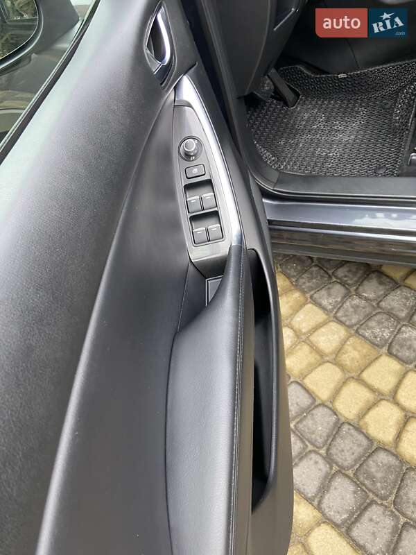 Внедорожник / Кроссовер Mazda CX-5 2016 в Новояворовске