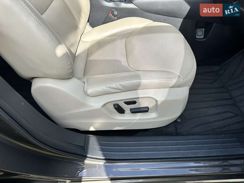 Внедорожник / Кроссовер Mazda CX-9 2017 в Полтаве