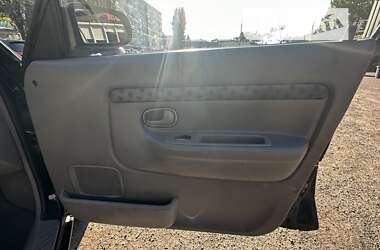 Хэтчбек Mazda Demio 2002 в 