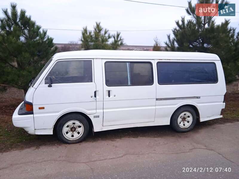 Минивэн Mazda E-series 1986 в Южном