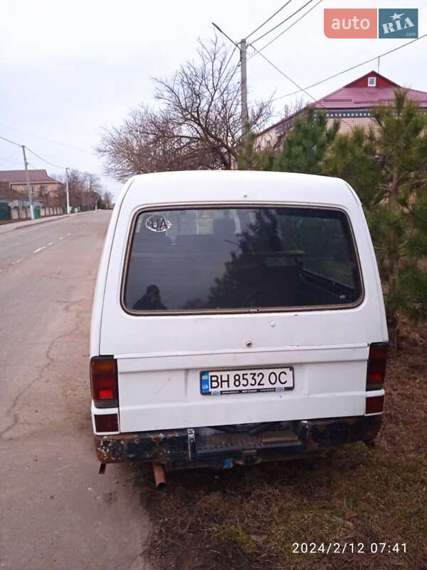 Минивэн Mazda E-series 1986 в Южном