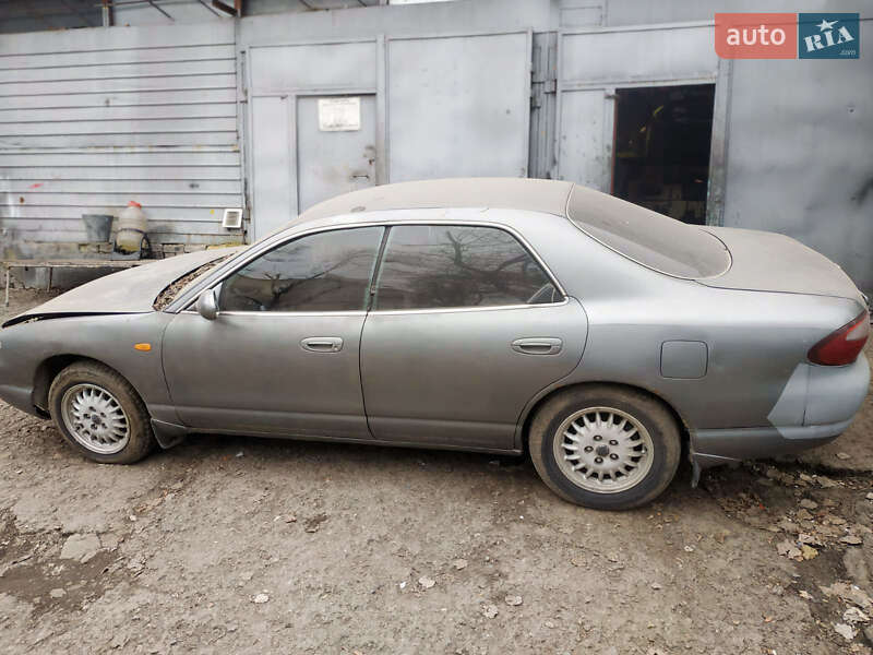Седан Mazda Efini MS-8 1992 в 