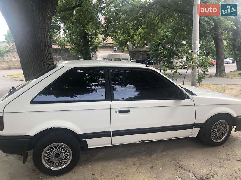 Седан Mazda Familia 1984 в Одессе