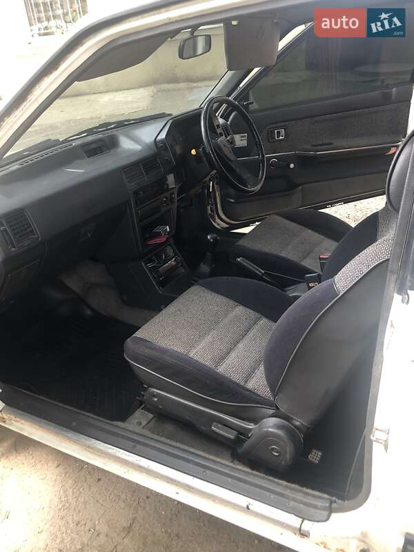 Седан Mazda Familia 1984 в Одессе