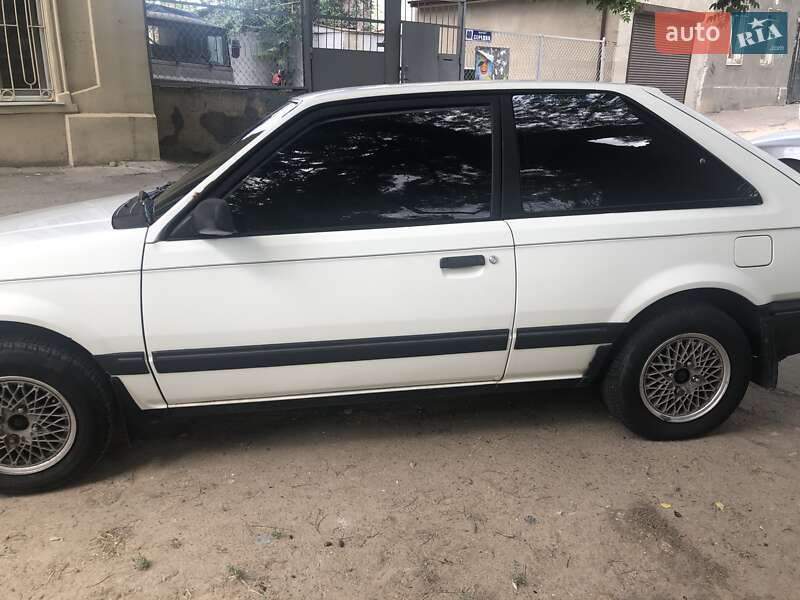 Седан Mazda Familia 1984 в Одессе