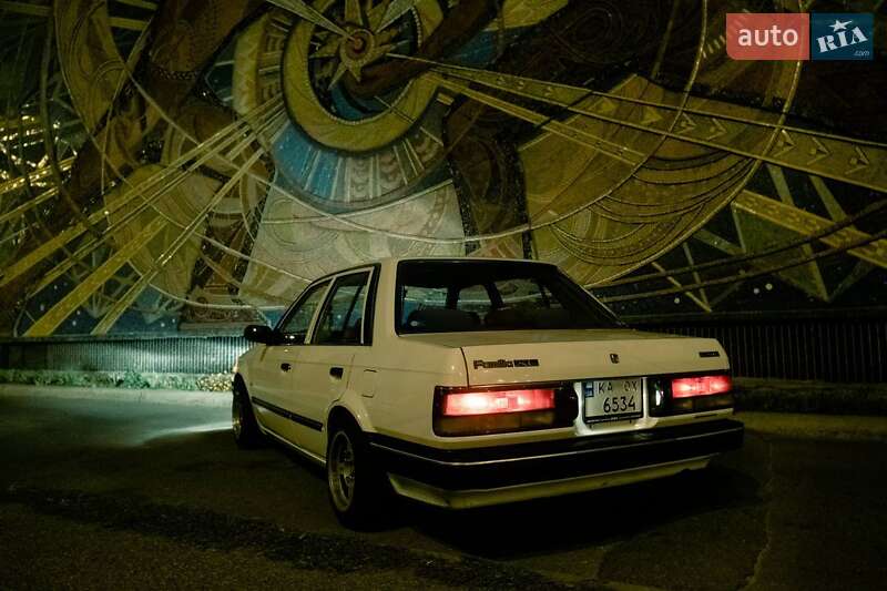 Седан Mazda Familia 1987 в Києві