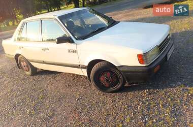 Седан Mazda Familia 1985 в Глухове
