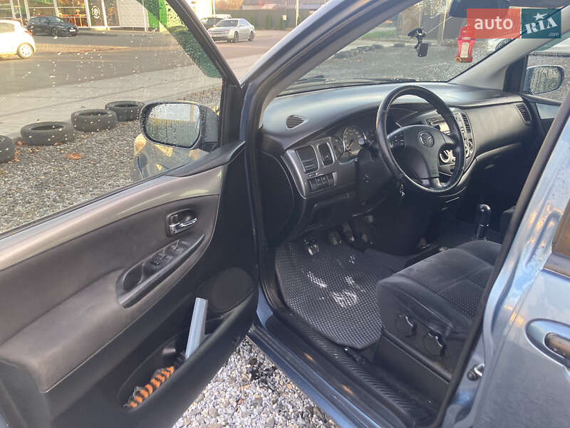 Минивэн Mazda MPV 2004 в Владимире