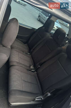 Минивэн Mazda MPV 2004 в 