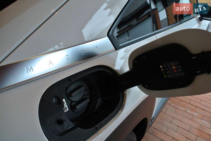 Внедорожник / Кроссовер Mazda MX-30 2020 в Киеве