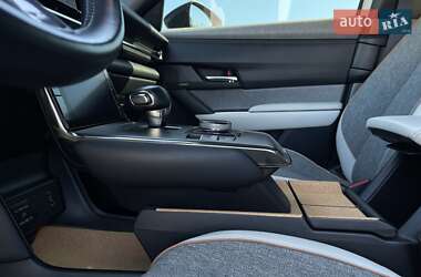 Позашляховик / Кросовер Mazda MX-30 2020 в 