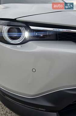 Внедорожник / Кроссовер Mazda MX-30 2021 в 