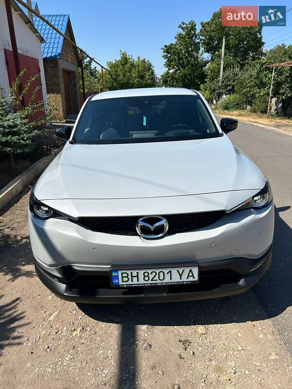 Внедорожник / Кроссовер Mazda MX-30 2020 в Черноморске