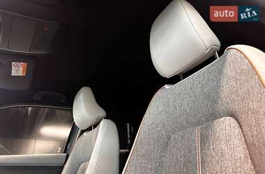 Позашляховик / Кросовер Mazda MX-30 2020 в 
