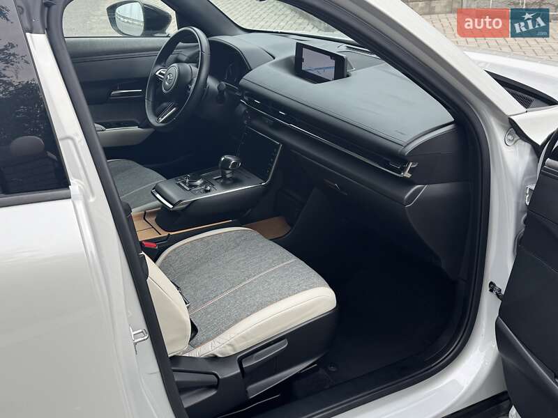 Позашляховик / Кросовер Mazda MX-30 2020 в Дніпрі