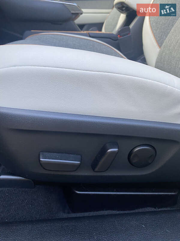 Внедорожник / Кроссовер Mazda MX-30 2021 в Киеве