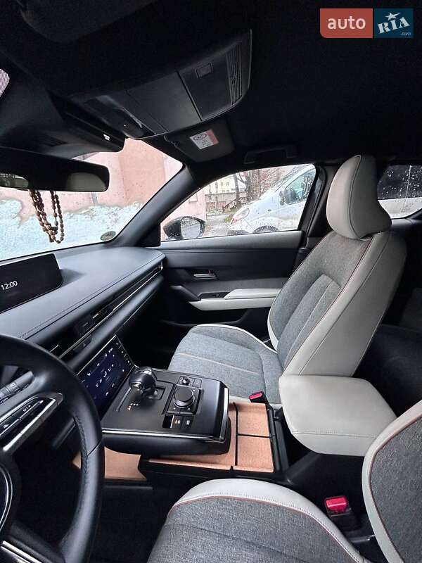 Позашляховик / Кросовер Mazda MX-30 2020 в Тлумачі