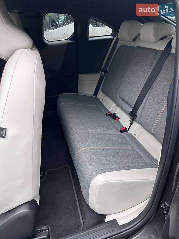 Позашляховик / Кросовер Mazda MX-30 2020 в Тлумачі