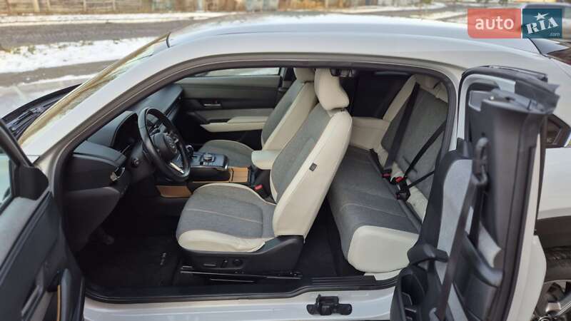 Внедорожник / Кроссовер Mazda MX-30 2020 в Владимире