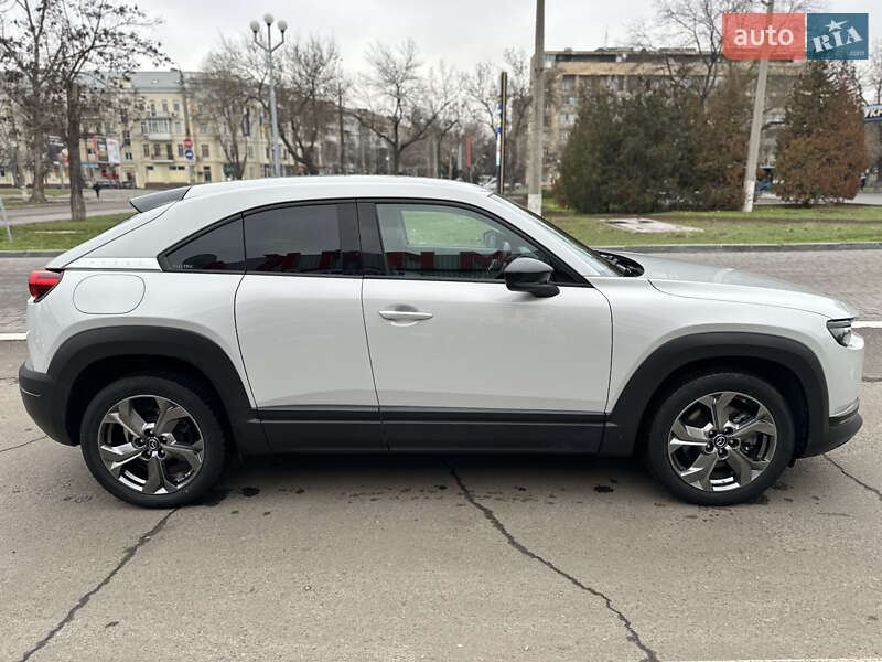 Внедорожник / Кроссовер Mazda MX-30 2020 в Николаеве