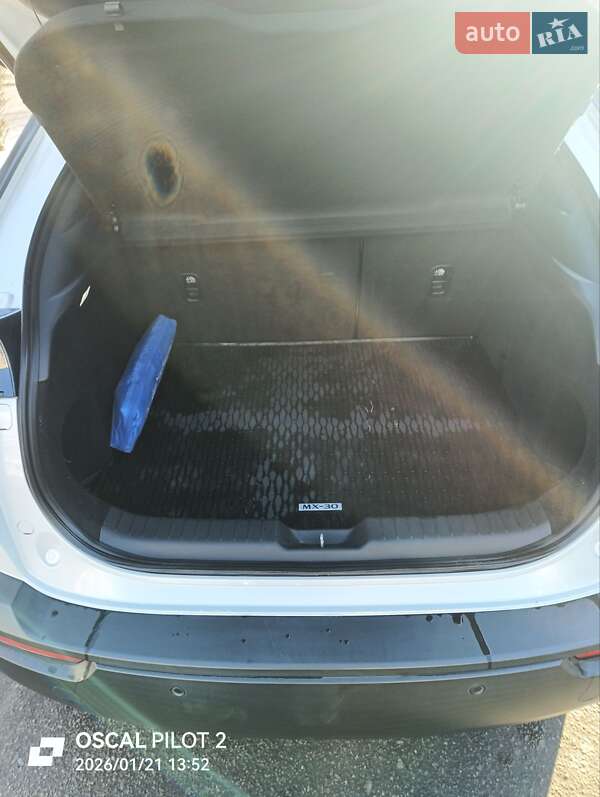 Внедорожник / Кроссовер Mazda MX-30 2020 в Черкассах