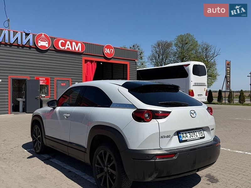Внедорожник / Кроссовер Mazda MX-30 2020 в Киеве