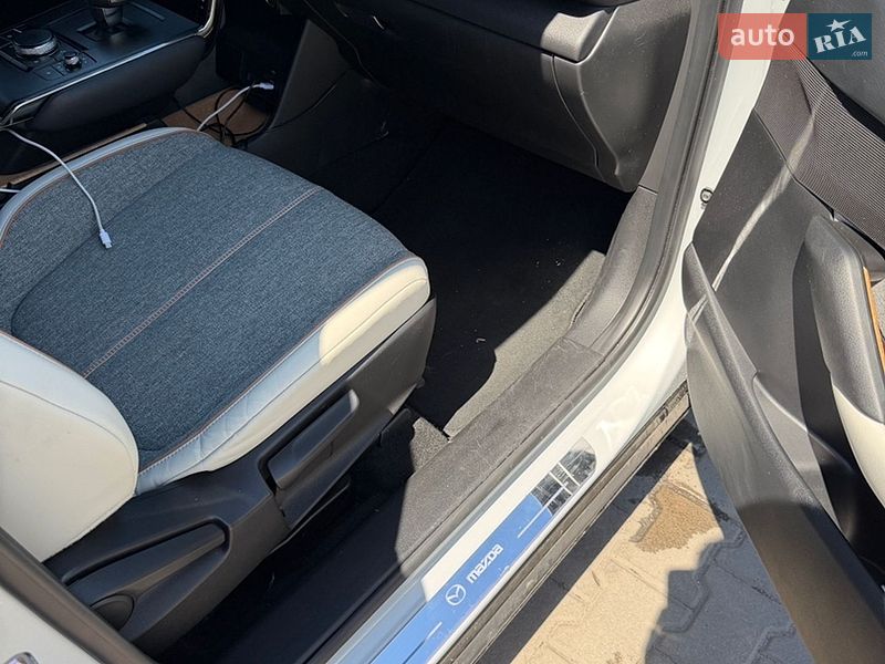 Внедорожник / Кроссовер Mazda MX-30 2020 в Киеве