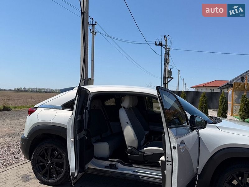 Внедорожник / Кроссовер Mazda MX-30 2020 в Киеве