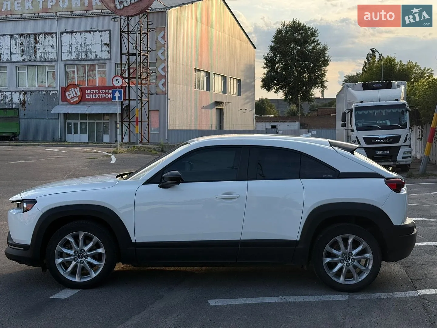 2022 Mazda MX-30 - мініатюра 6