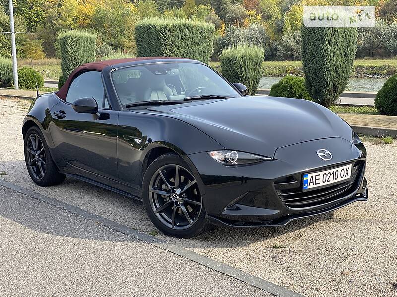 Родстер Mazda MX-5 2017 в 