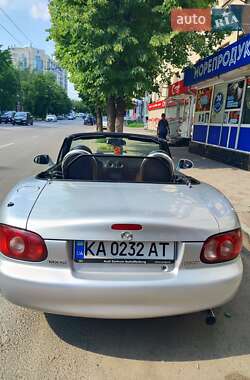 Родстер Mazda MX-5 2001 в 