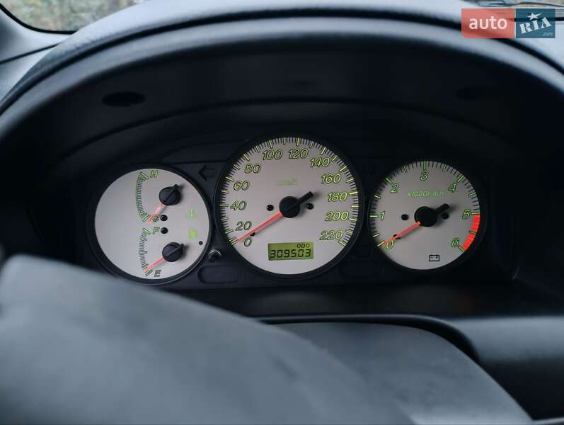 Минивэн Mazda Premacy 2003 в Новом Буге